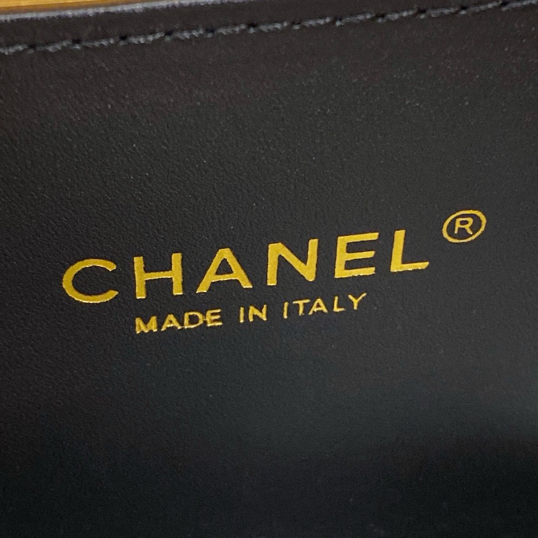 Chanel Clutch Shoulder Handbag SS2022 Gold&Black Chanel Clutch Shoulder Handbag SS2022 Gold&Black