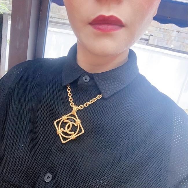 Chanel necklace CE81584