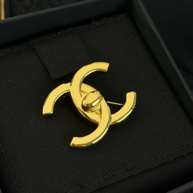 Chanel brooch CE81623