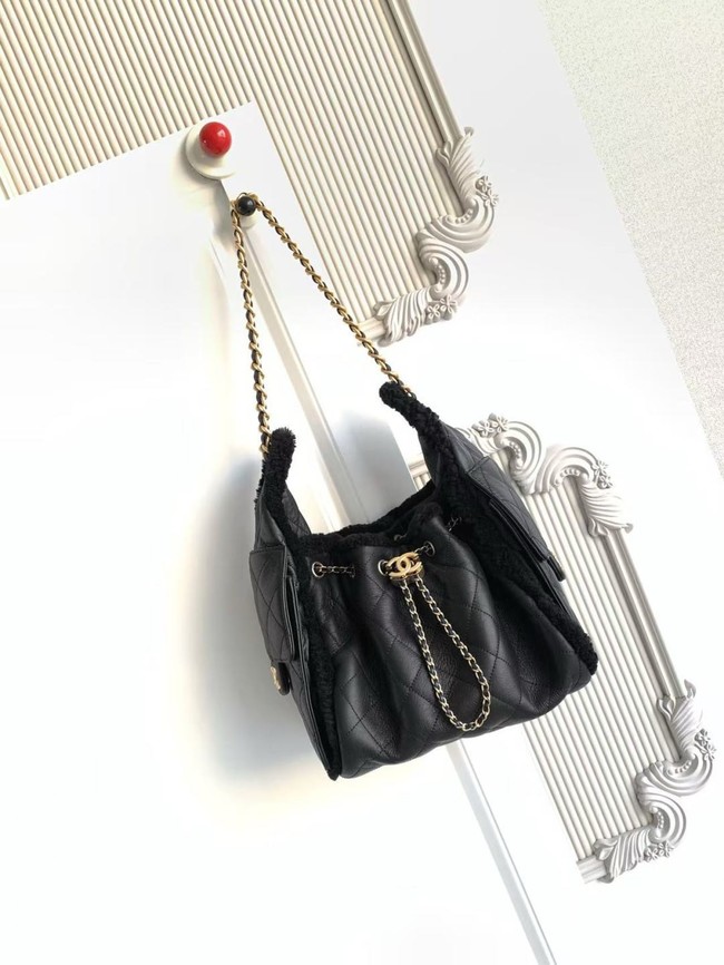 CHANEL 25 SMALL HANDBAG Crumpled Shearling Sheepskin AS5293 black