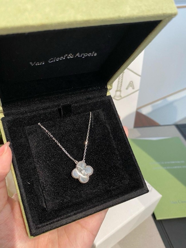 Van Cleef & Arpels necklace CE82008